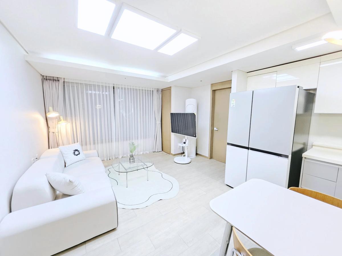 Small deposit and all furnished house in Seoul