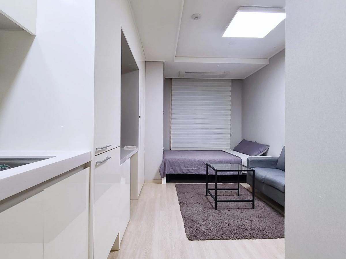 Small deposit and all furnished house in Seoul
