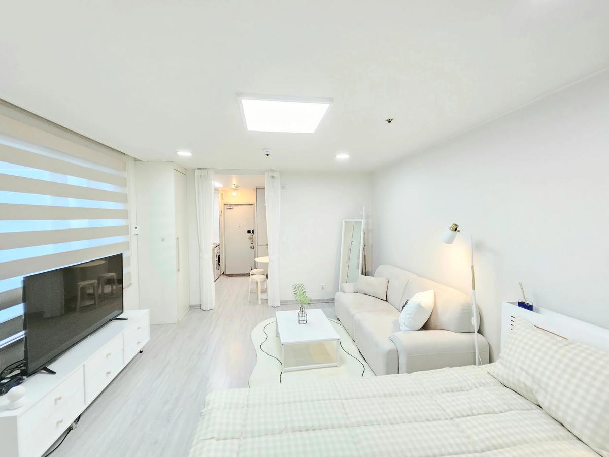 Small deposit and all furnished house in Seoul