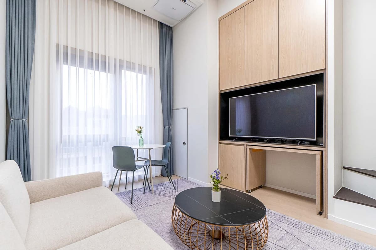Small deposit and all furnished house in Seoul