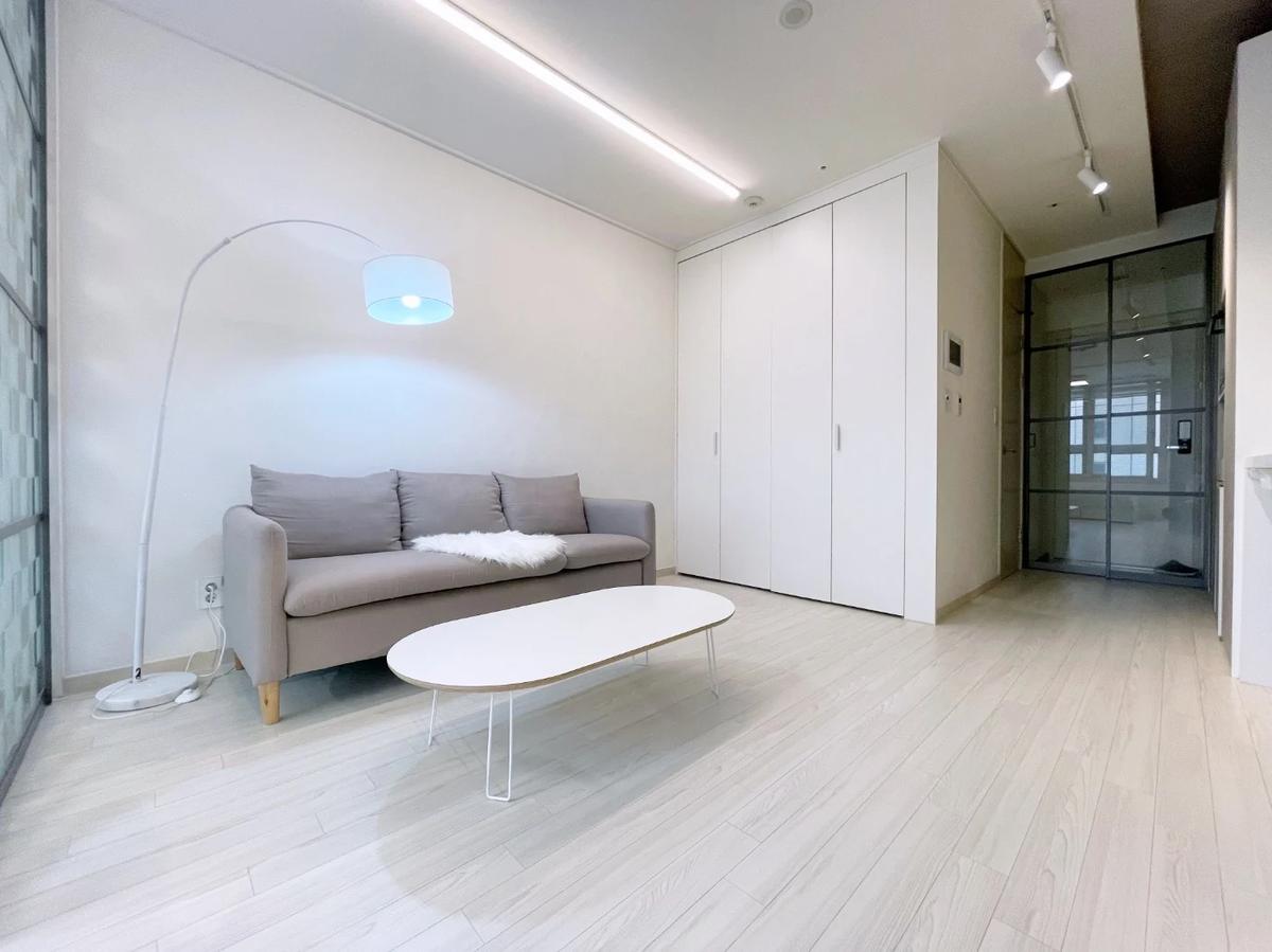 Small deposit and all furnished house in Seoul