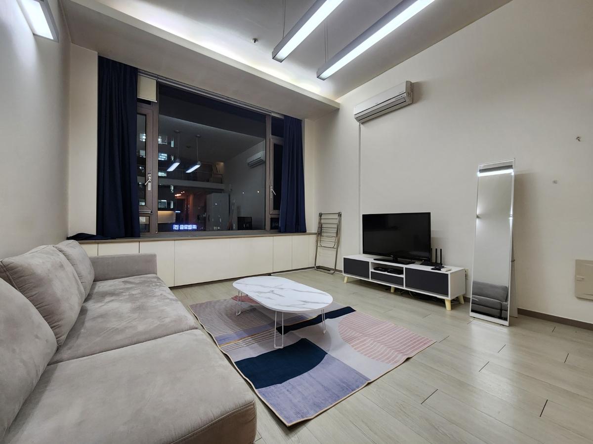 Loft, Fully Furnished, Low Deposit, Near Gangnam Station.
