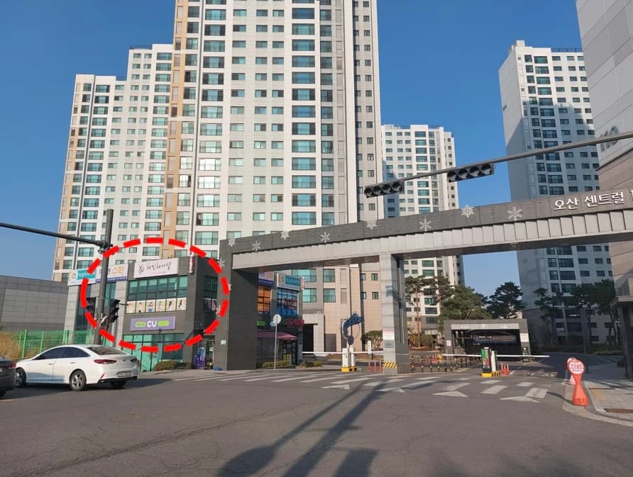 Exclusive Commercial Space in 920-unit Complex, Hair Salon for Rent
