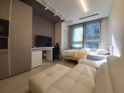 10 Minutes Walk from Gangnam Station, Full Options, ARC Available