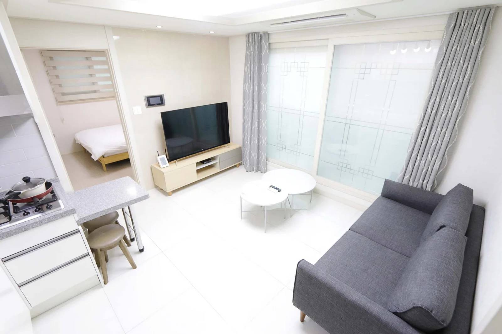 Small deposit and all furnished house in Seoul - photo 1