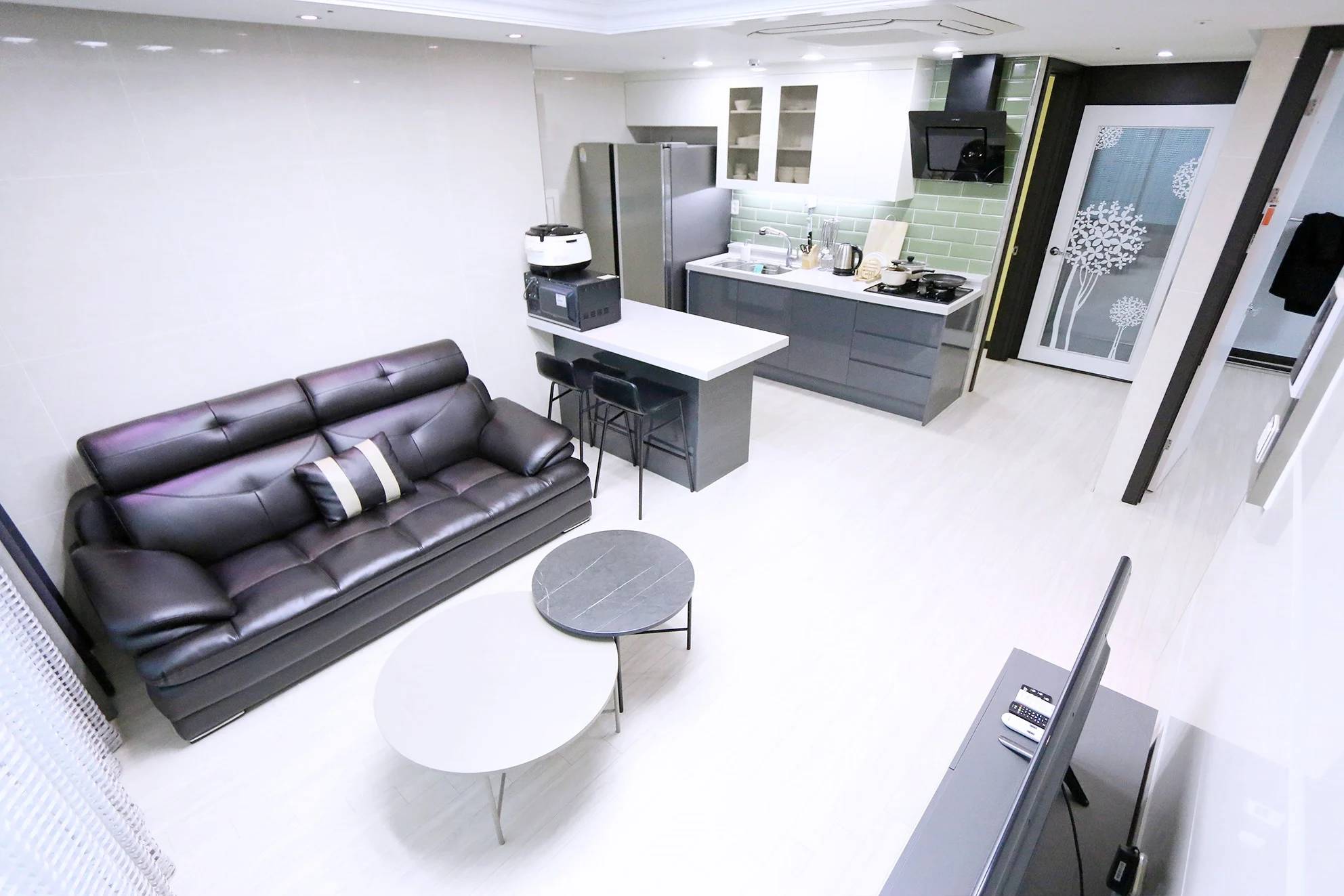 Small deposit and all furnished house in Seoul - photo 1