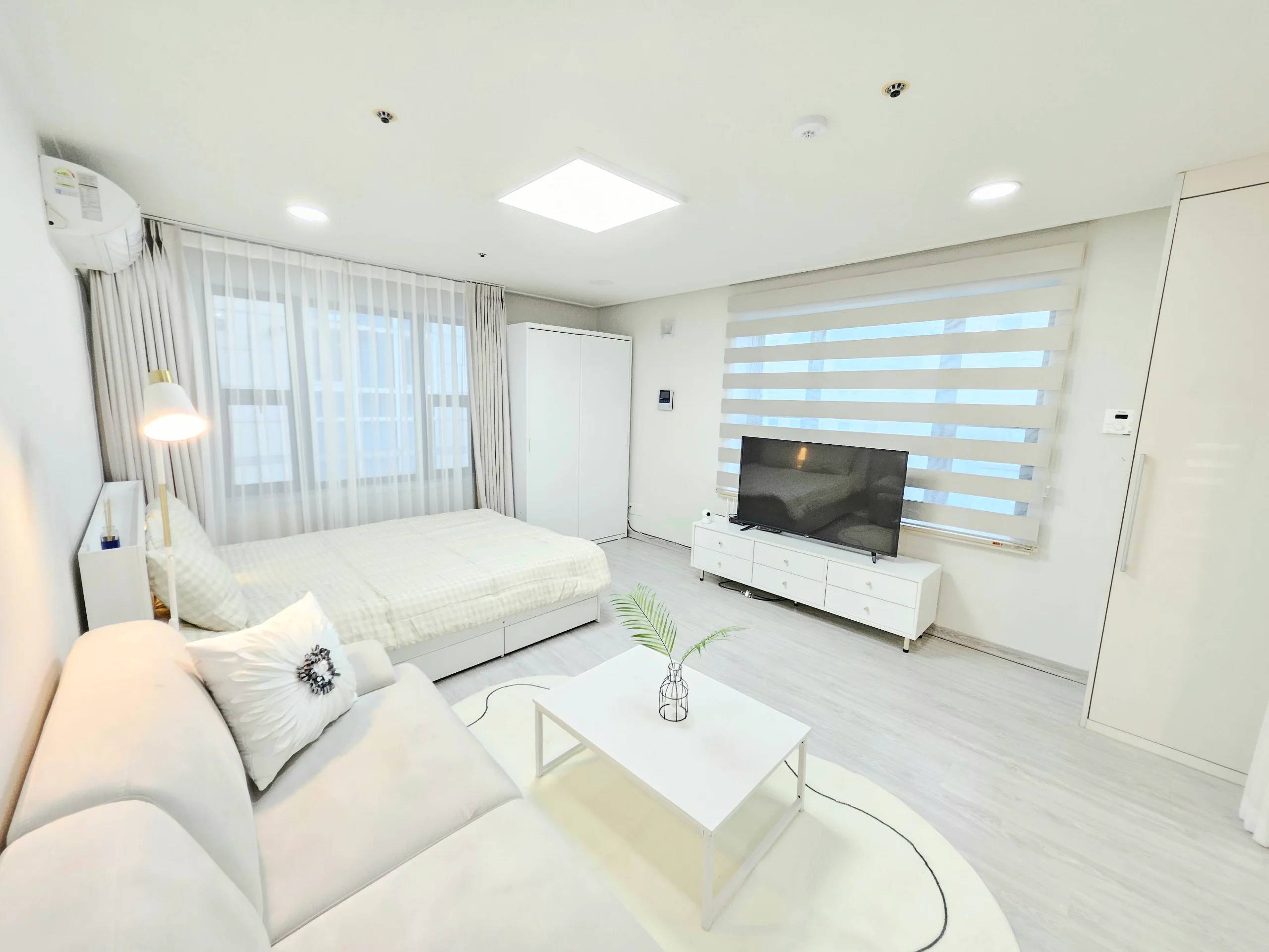 Small deposit and all furnished house in Seoul - photo 2
