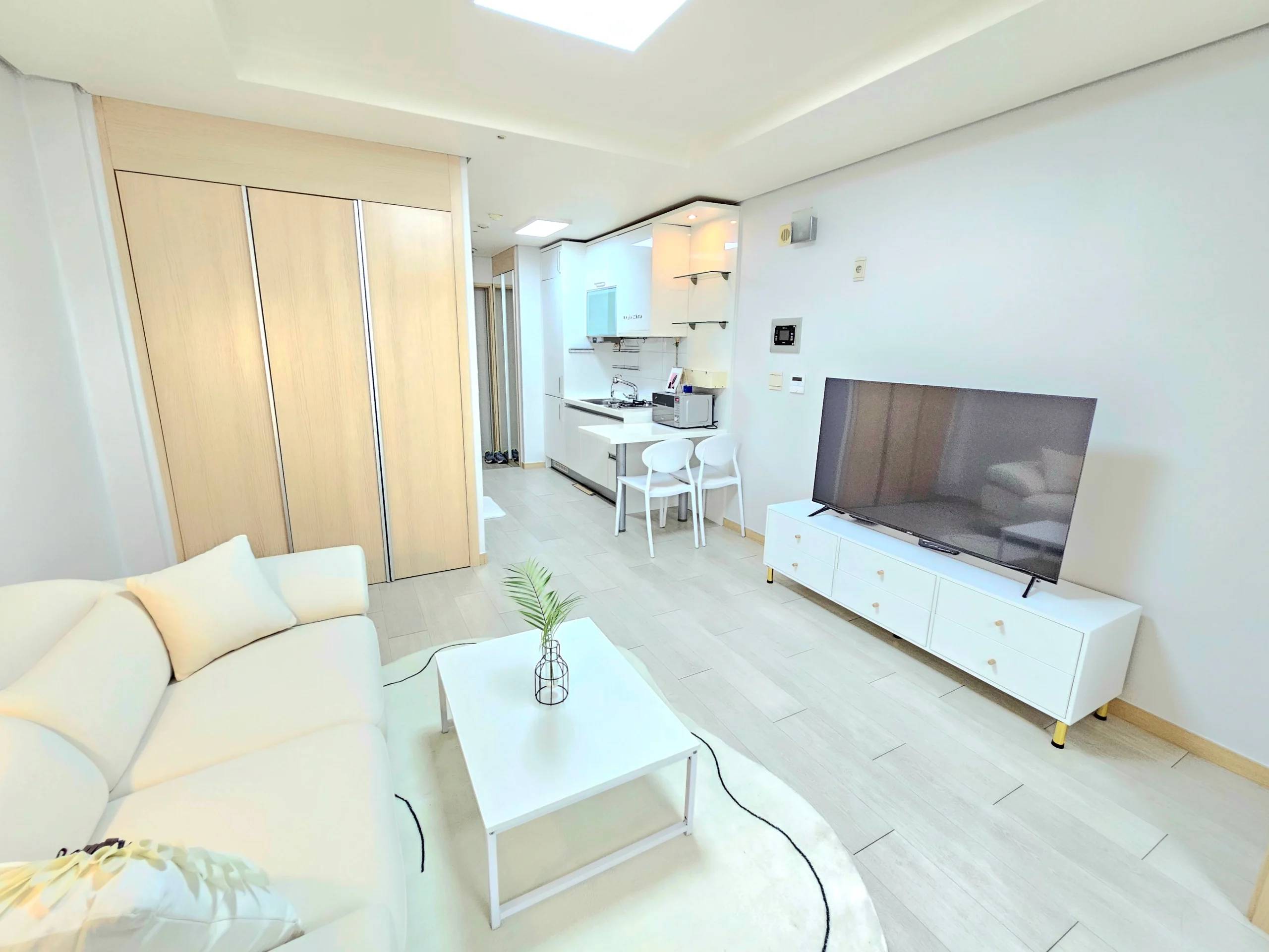 Small deposit and all furnished house in Seoul - photo 1