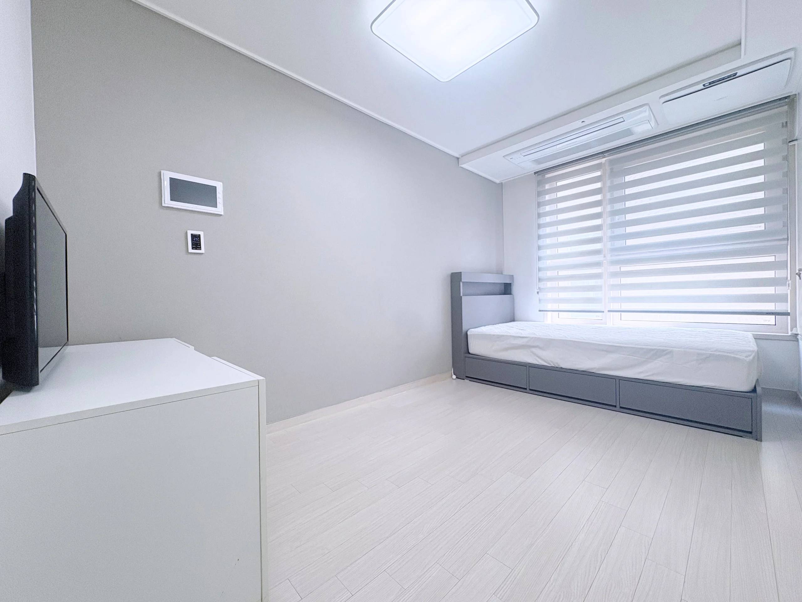 Small deposit and all furnished house in Seoul - photo 1