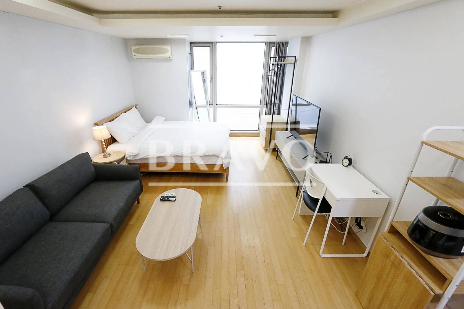 Small deposit and all furnished house in Seoul - photo 1