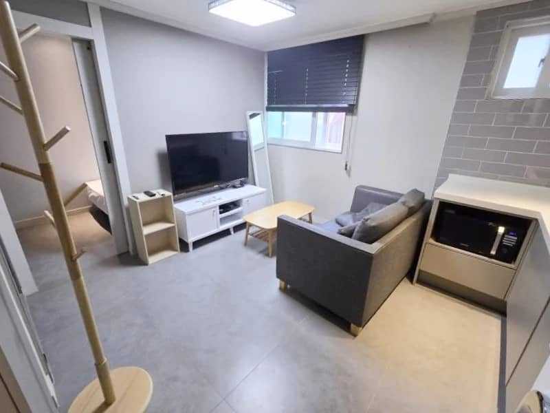Small deposit and all furnished house in Seoul - photo 1