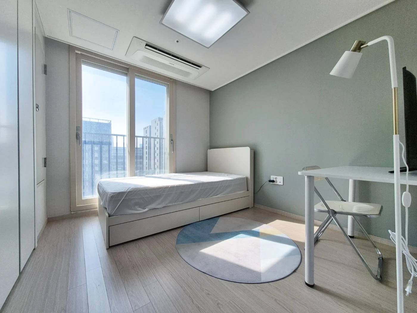 Small deposit and all furnished house in Seoul - photo 1