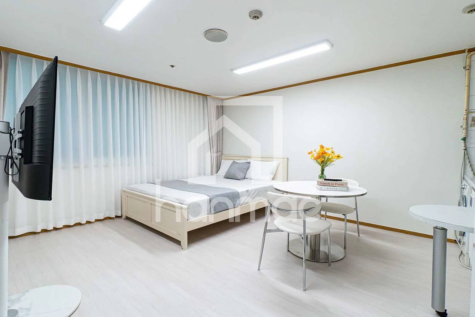 Small deposit and all furnished house in Seoul - photo 1