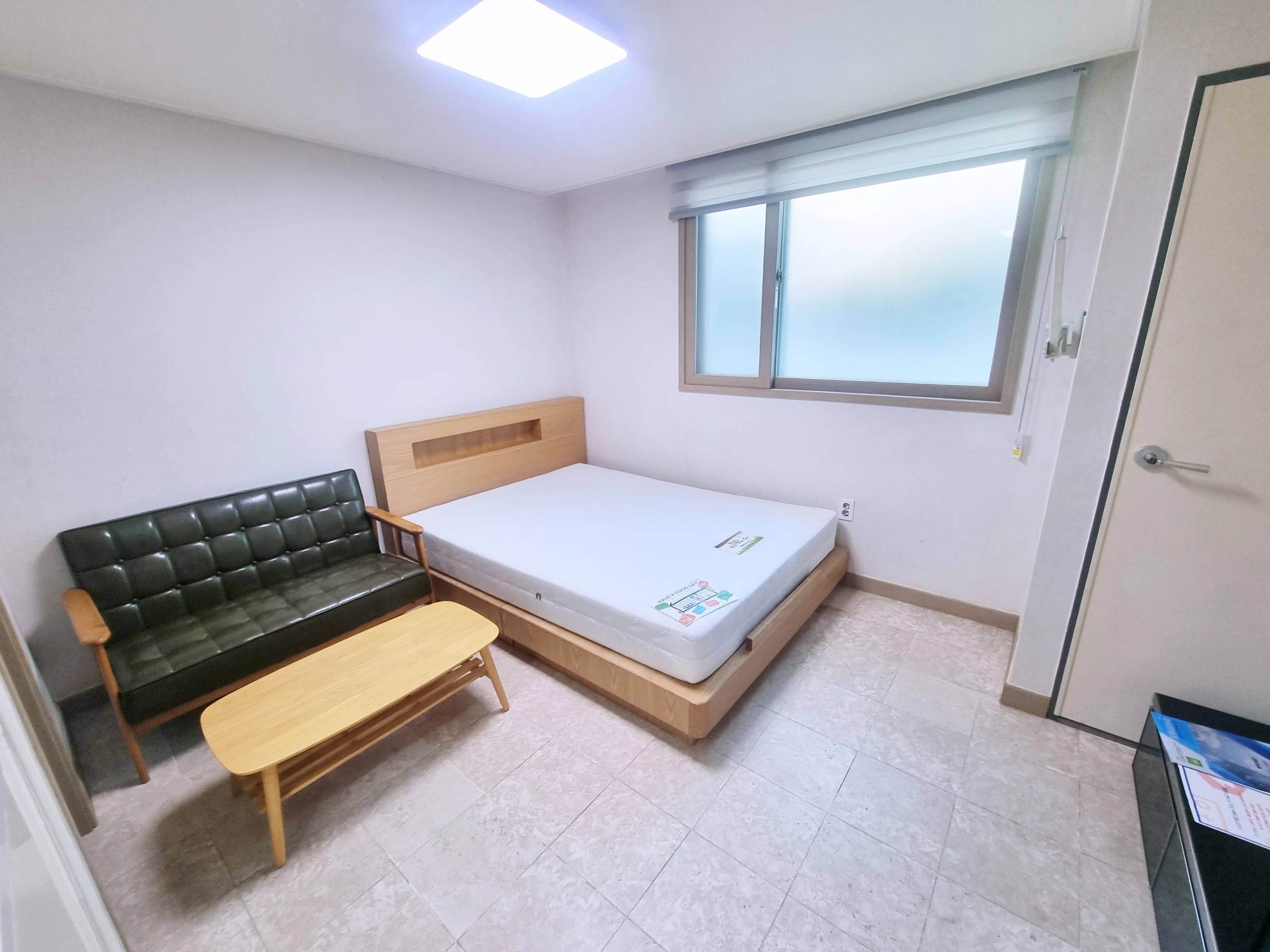 Small deposit and all furnished house in Seoul - photo 1