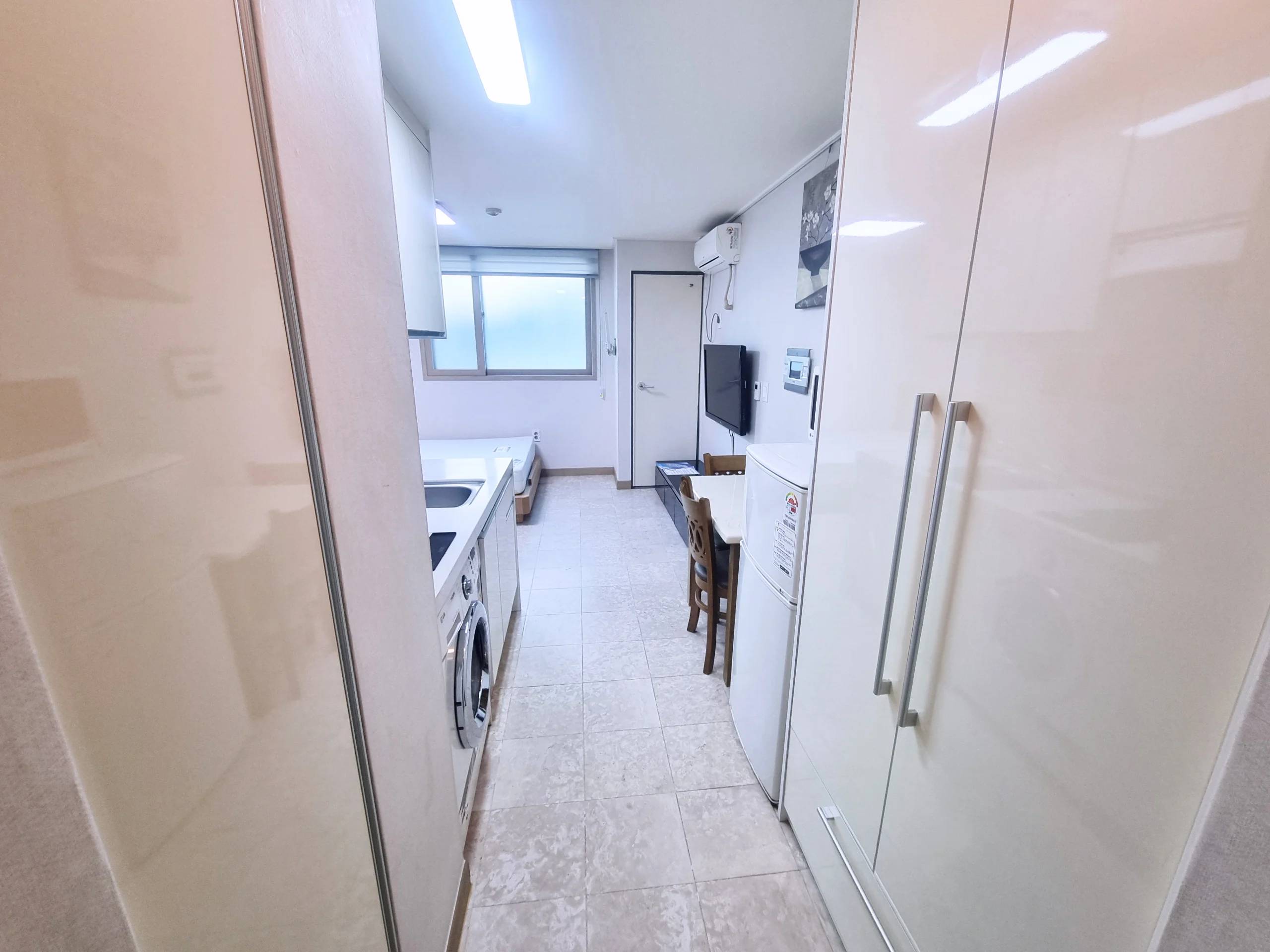 Small deposit and all furnished house in Seoul - photo 2