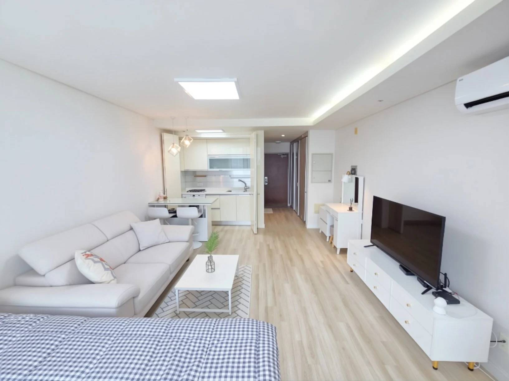 Small deposit and all furnished house in Seoul 사진 2