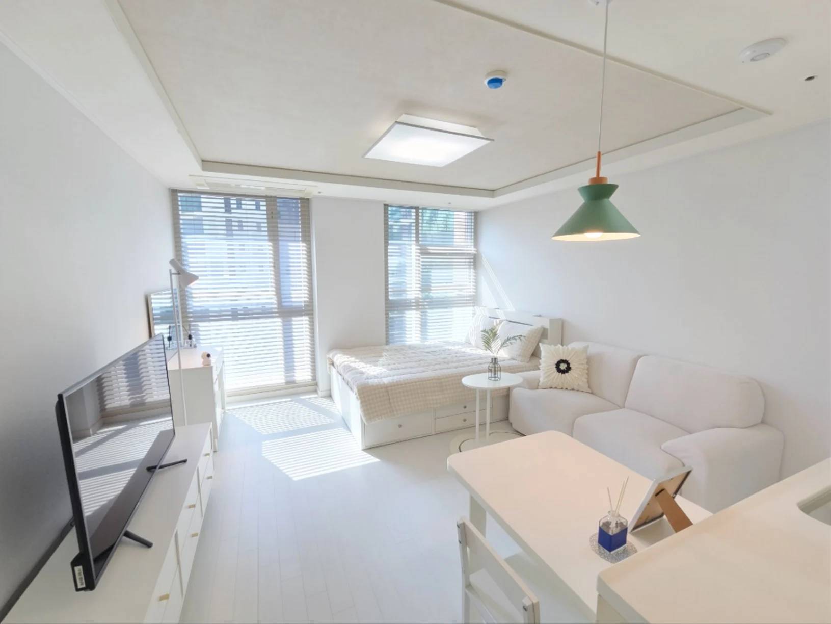 Small deposit and all furnished house in Seoul - photo 1
