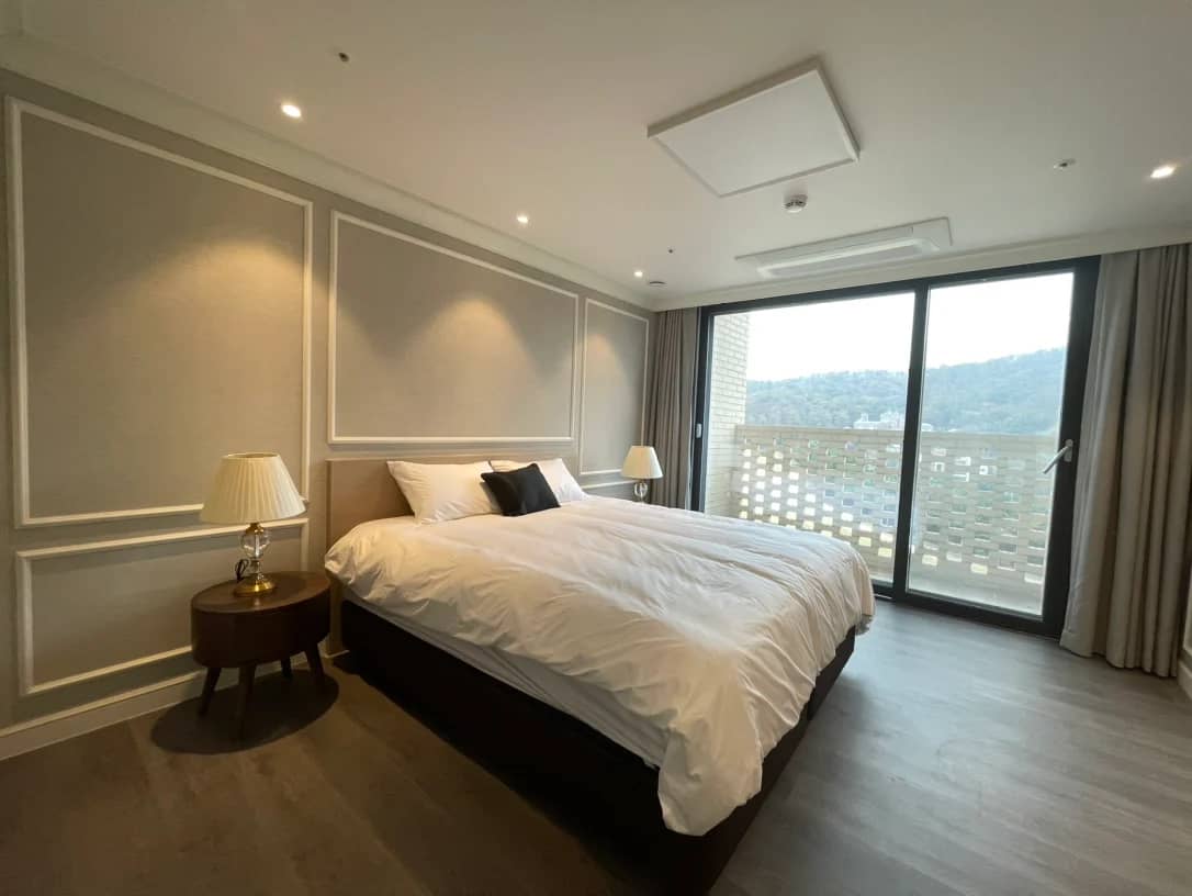 Premium, Like PentHouse, 2BR, 2BA, 90Meals/mo, 15Rounding/mo. - 写真 1