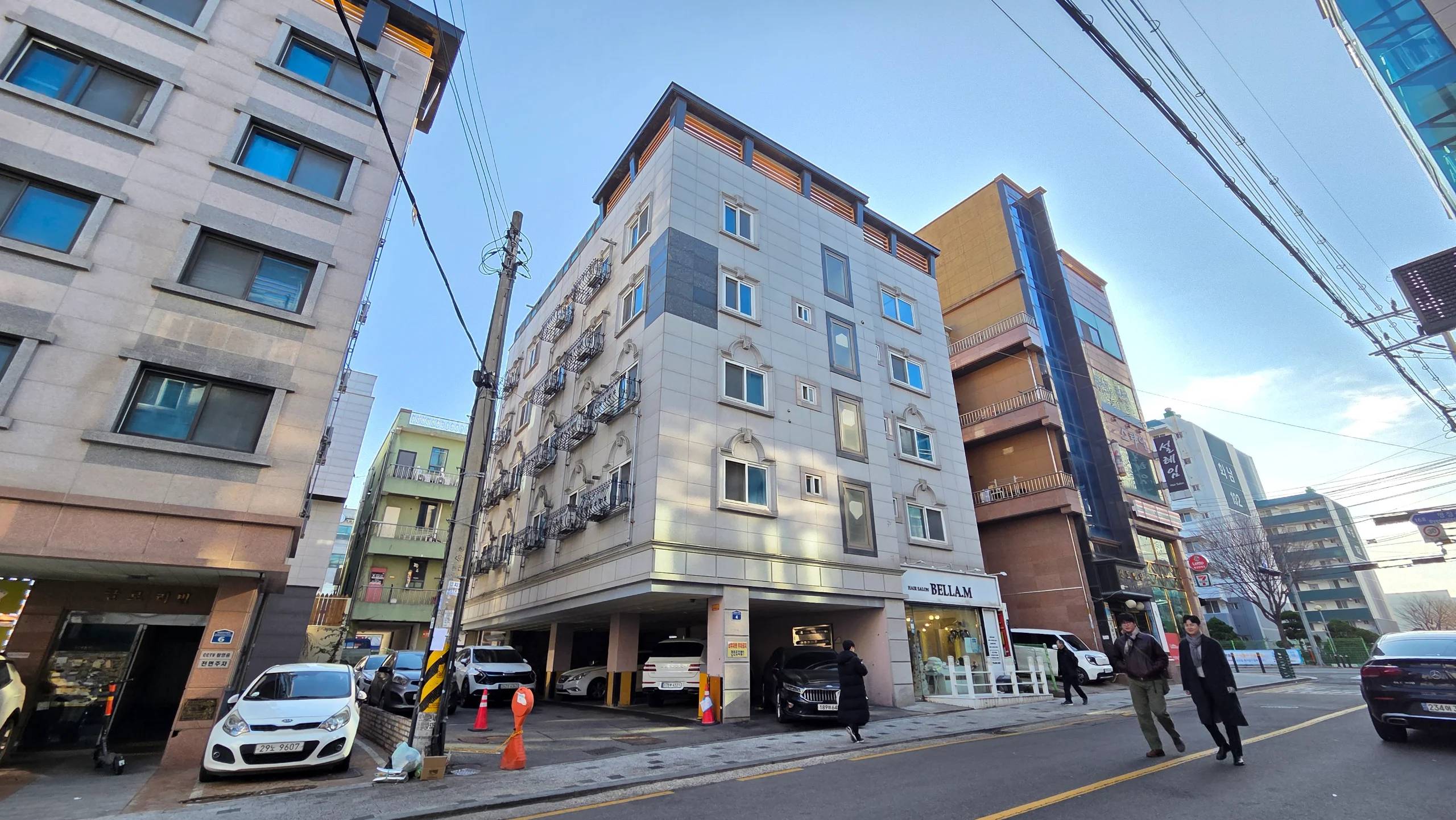 Commercial Building with 9% Yield, Backed by 100,000 Samsung Semiconductor Employees - photo 1
