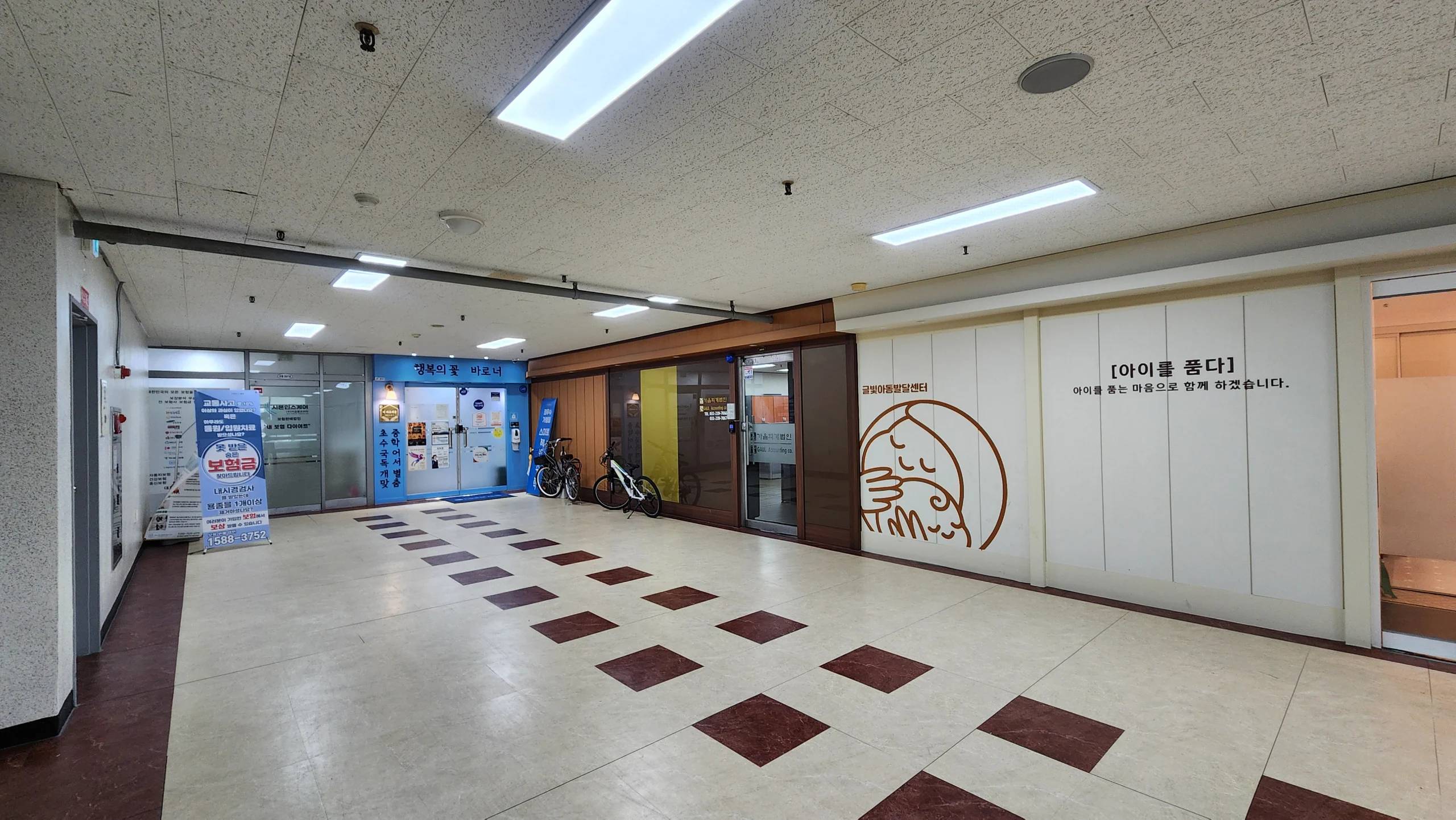 High-Yield Commercial Property: Long-Term Tenant (12 Yrs) with Stable Cash Flow - photo 2