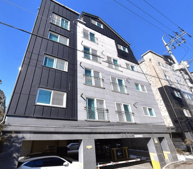 High-Yield Micro-Apartment Building: Acquire by Assuming Tenant Deposits - photo 1