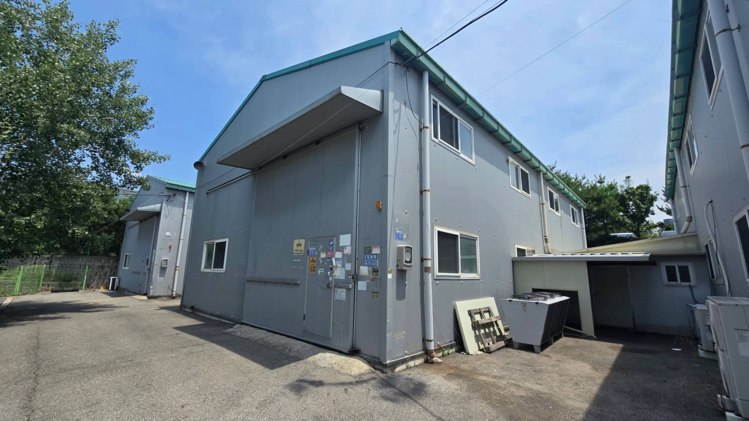 5-Min to Samsung | 2,135 SqFt. | Warehouse | Wide Yard | 5-Ton+ Truck Access - photo 1