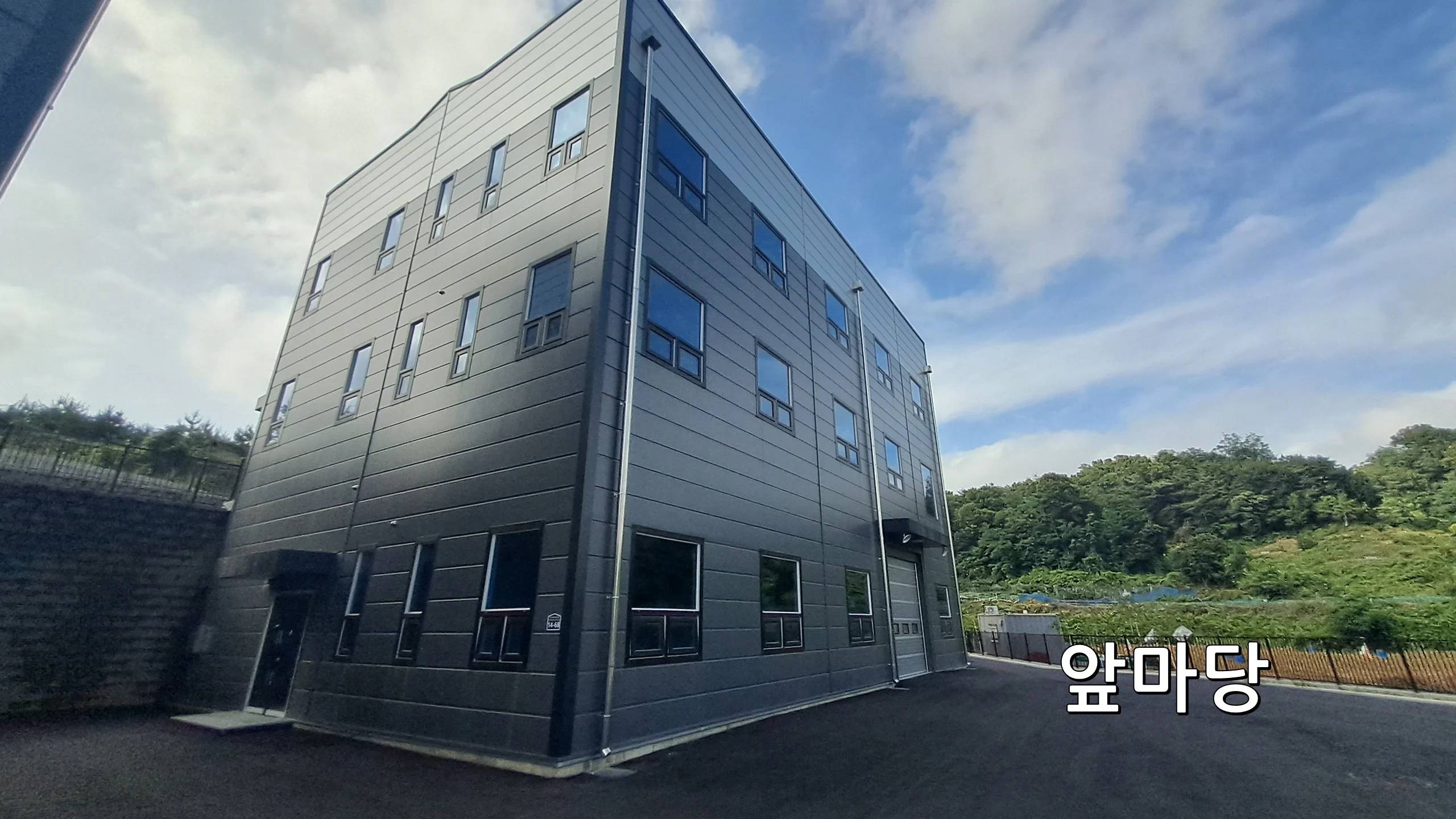 창고, 신축, 85평 x 2층, 40피트 회전 가능, 헹거도어, 천고 7m 사진 1