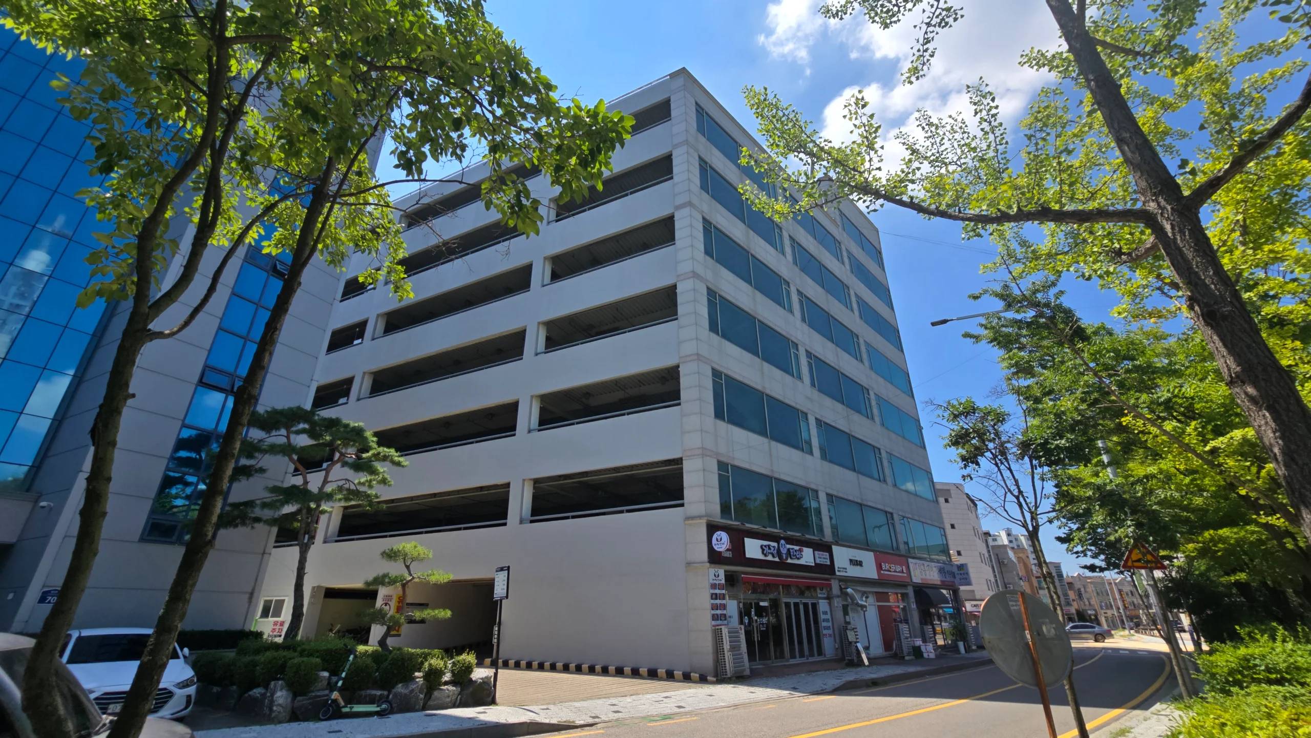 Zero Parking Stress with On-Site Parking Tower Office. - photo 1