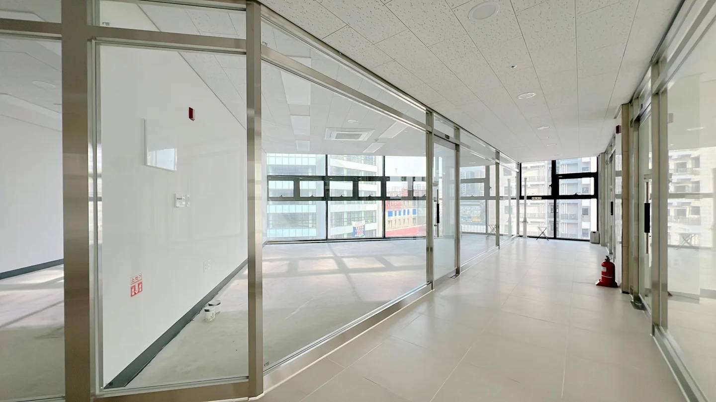 Location: 1-minute walk from Byeongjeom Station(Ultra-convenient transit access) - photo 2