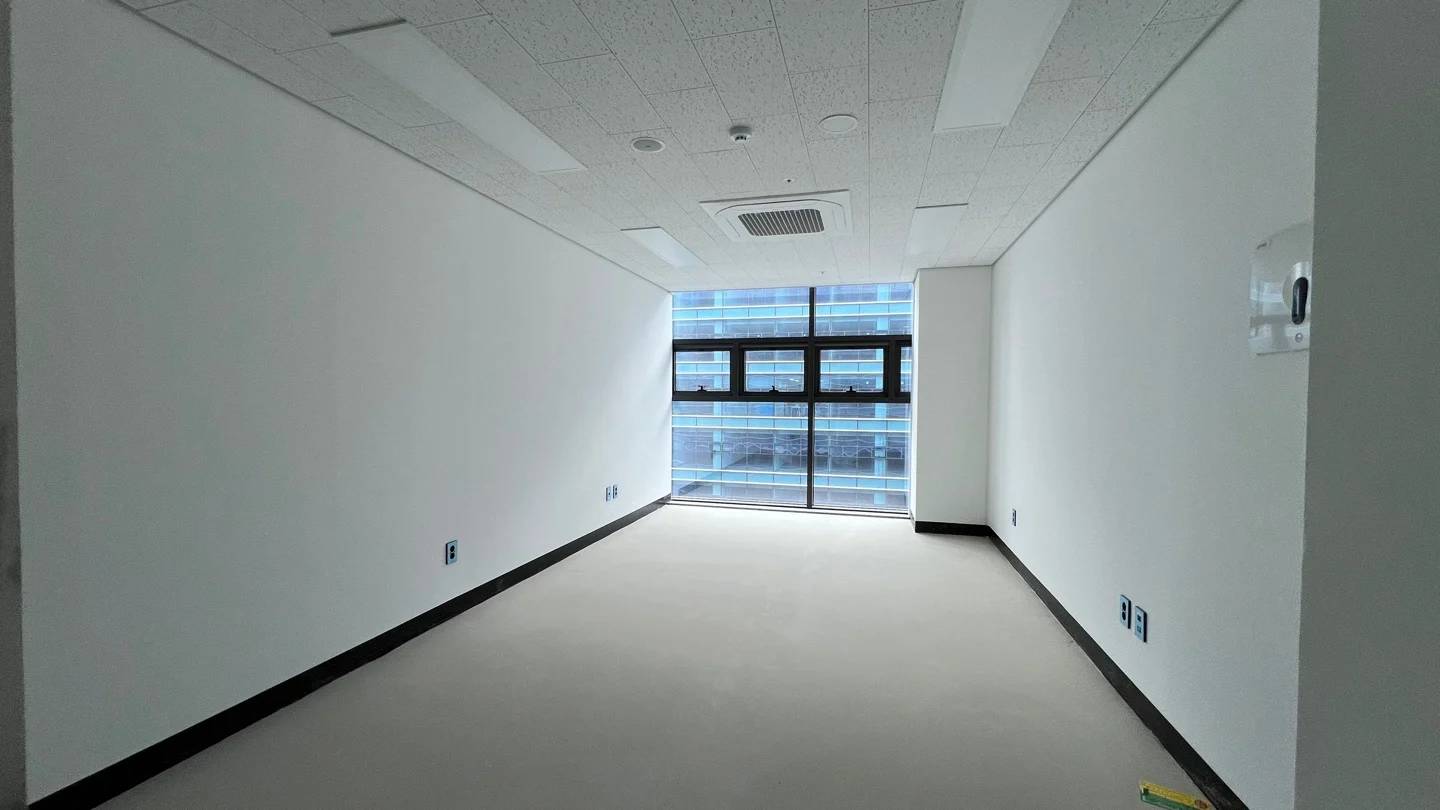 Location: 1-minute walk from Byeongjeom Station(Ultra-convenient transit access) (사본) - photo 1
