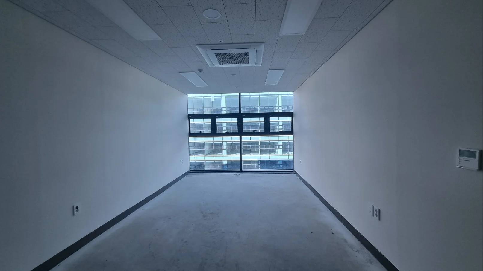 Location: 1-minute walk from Byeongjeom Station(Ultra-convenient transit access) - photo 2