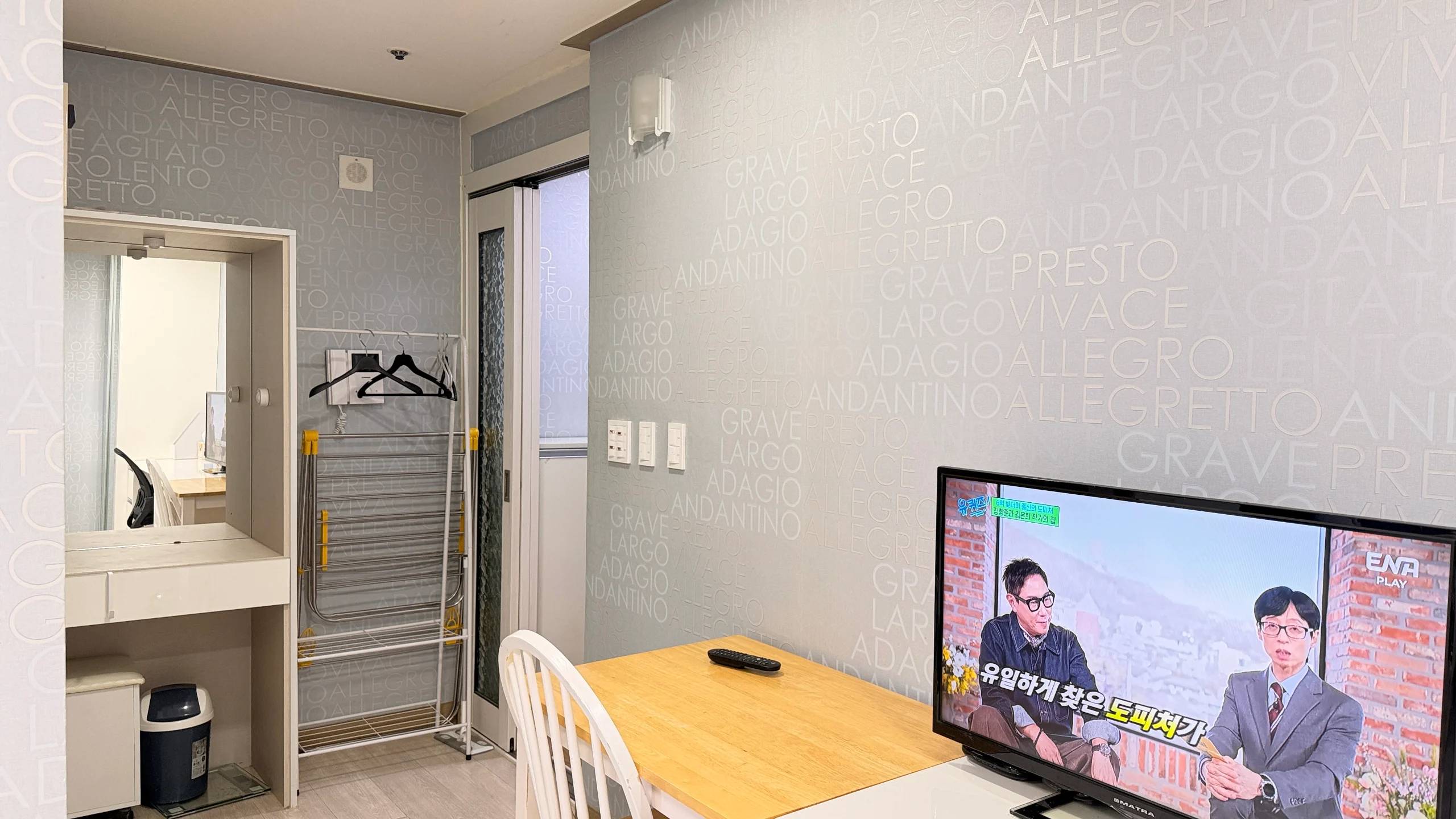 Fully Furnished, ARC ok, 2~3 minutes to the subway station. - photo 2