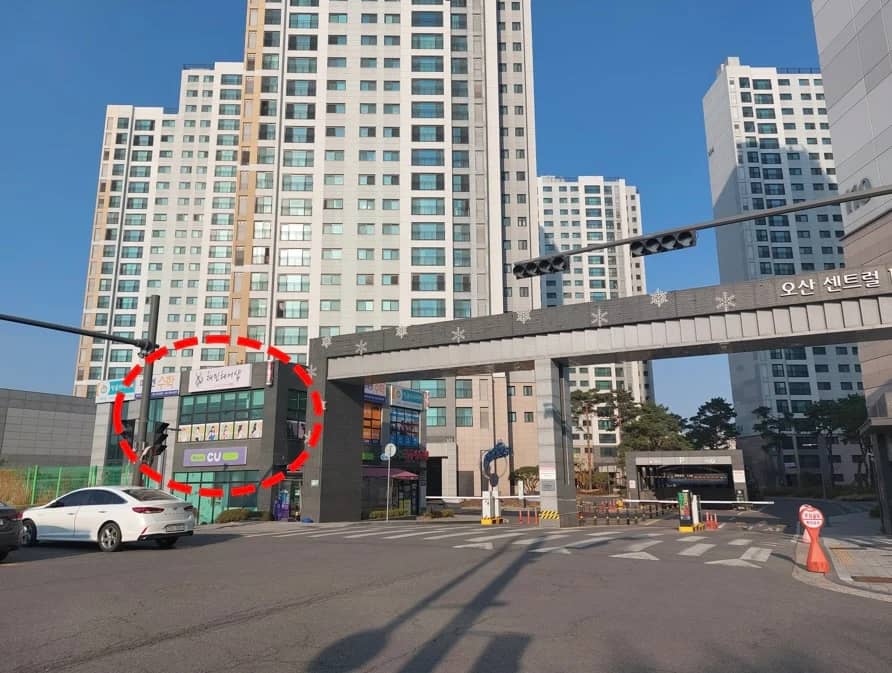 Exclusive Commercial Space in 920-unit Complex, Hair Salon for Rent - 写真 1