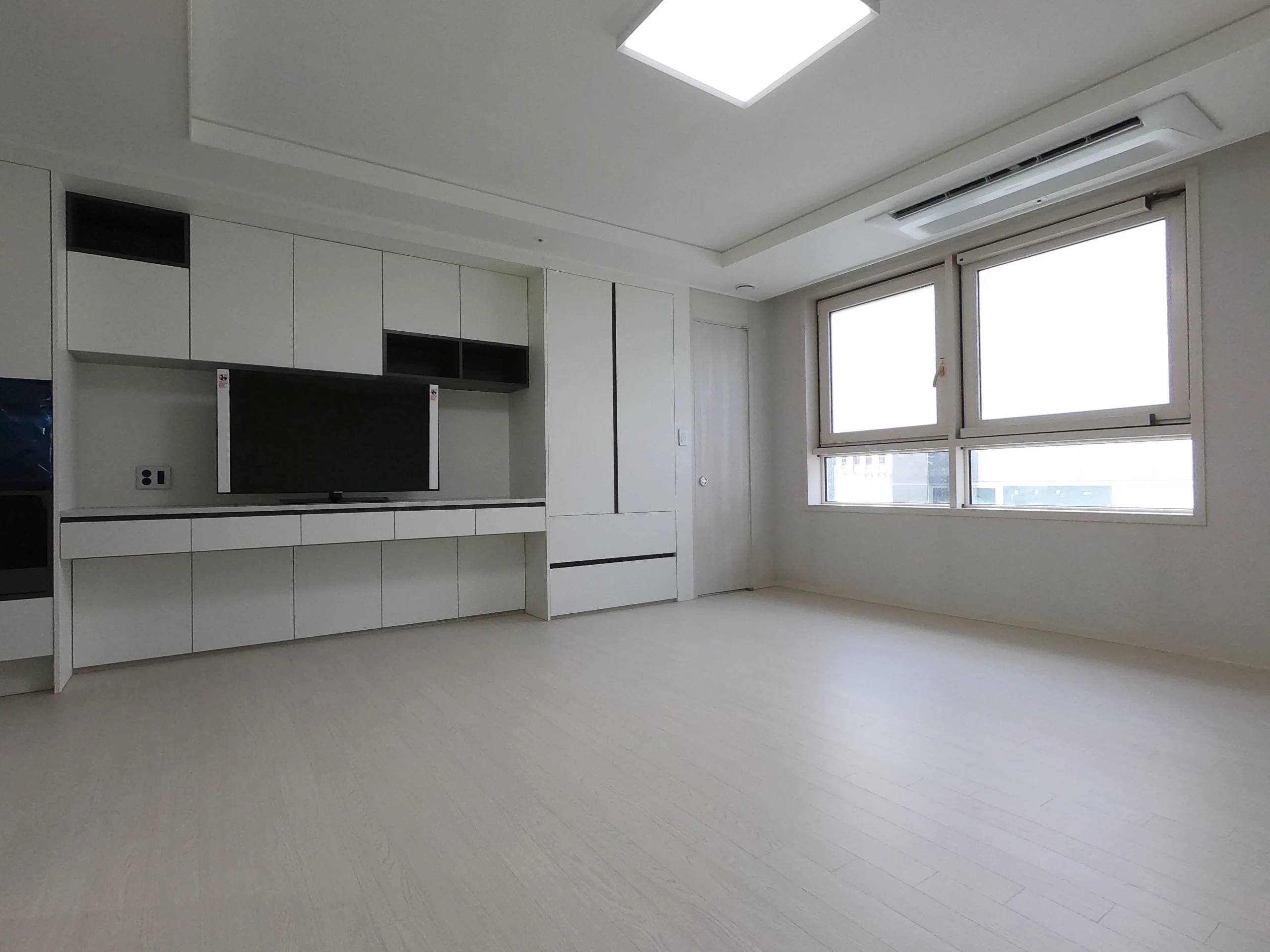 5-Minute Walk to Gangnam, Yeoksam Stations, 5 Years Old, Business Only - photo 2