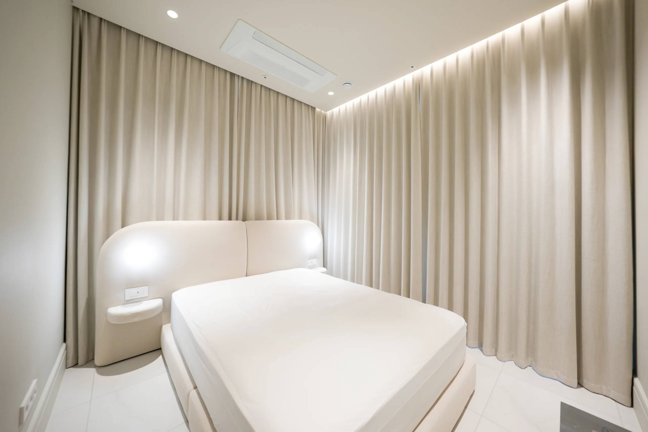 No ARC, 3-5 Minutes Walk from Gangnam Station, New Build, Fully Furnished, Great View. Business Owner. - photo 2