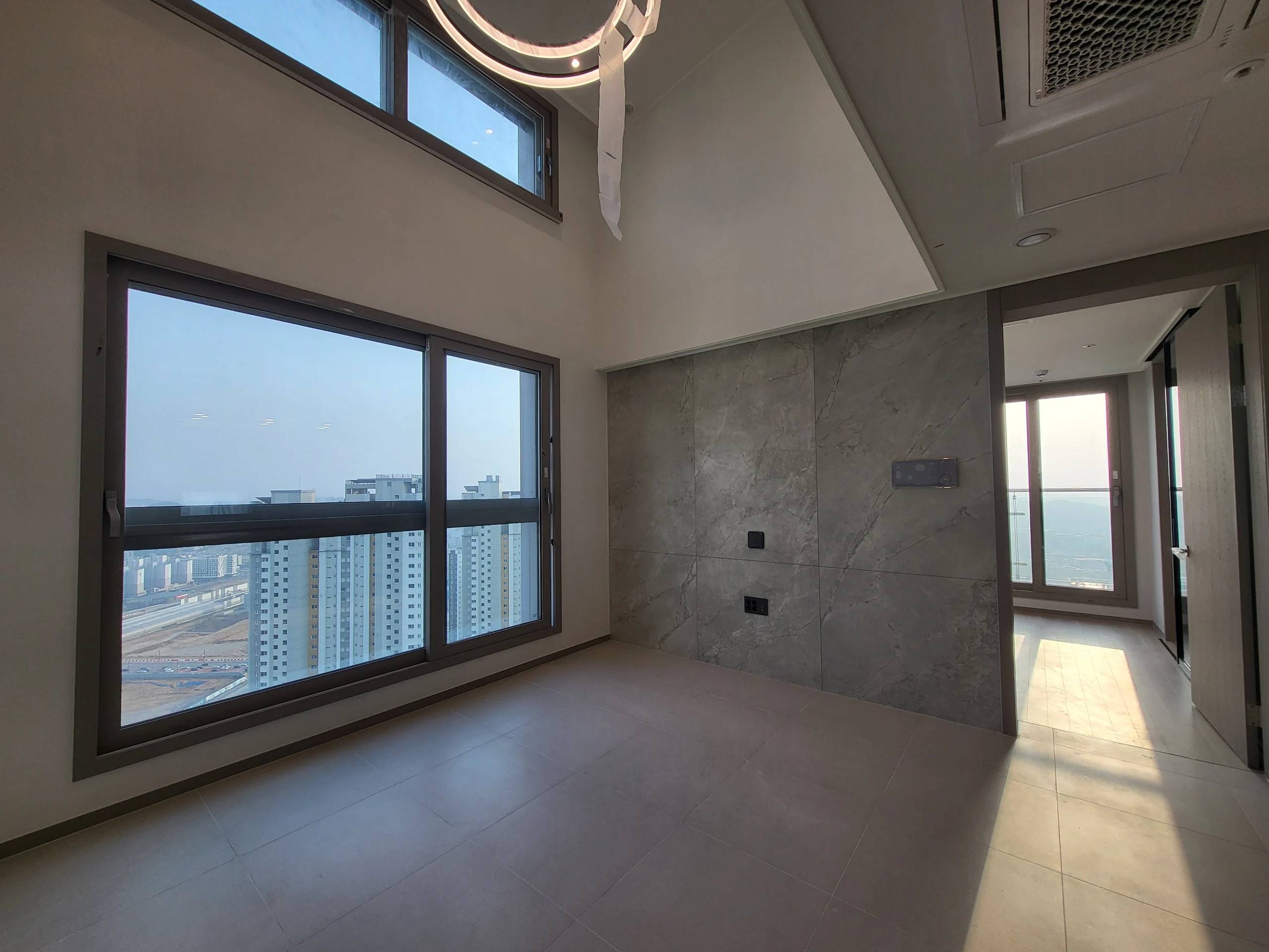 Near Dongtan Station, New, Penthouse, 2BR + Loft, 2BA, Fitness, NO ARC. - photo 2