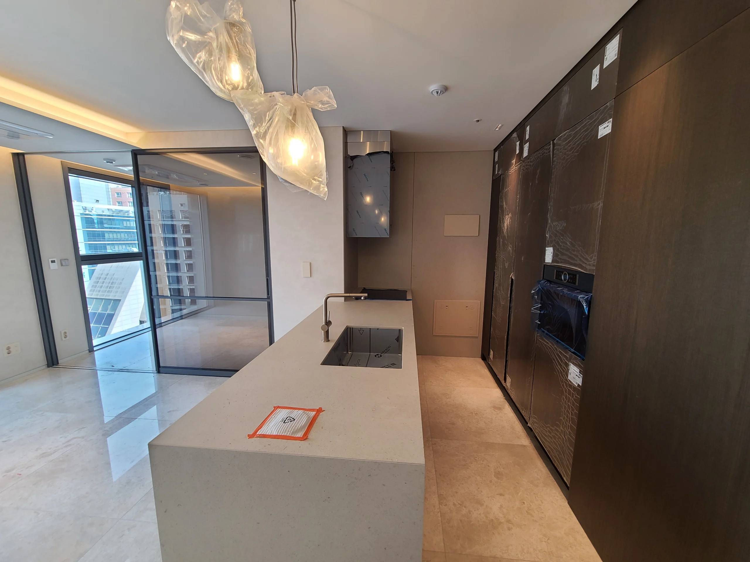 New, 2BR, 2BA, GYM, POOL, Business, NO ARC - photo 2