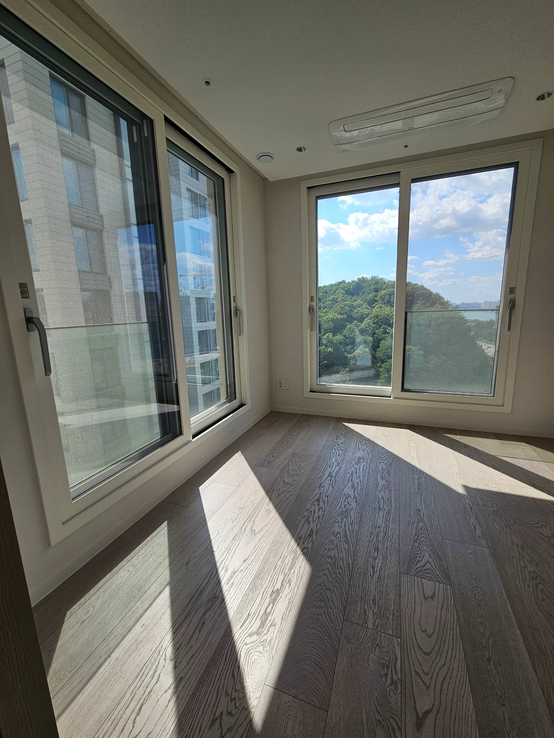 New, NO ARC, 3BR, 2BA, Business Contract, Rent + VAT - photo 1