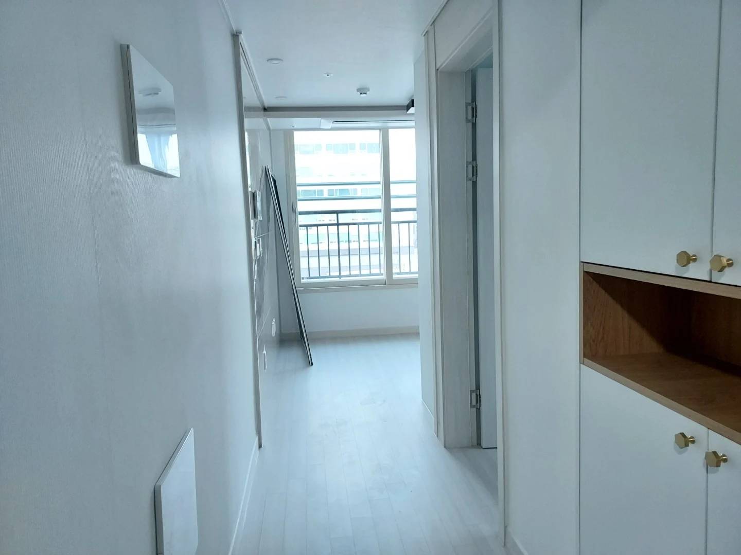 New, 1BR separate bedroom, ARC okay, near Sinchon subway station. - photo 1
