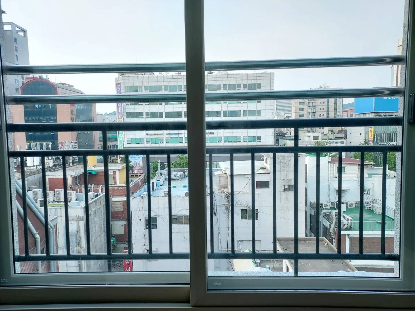 9F, 3mins to Sinchon. New, 1BR separate bedroom, ARC - photo 1