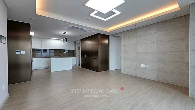 3-minute walk from Cheongnyangni Station, sky view, lunch and dinner provided - photo 1