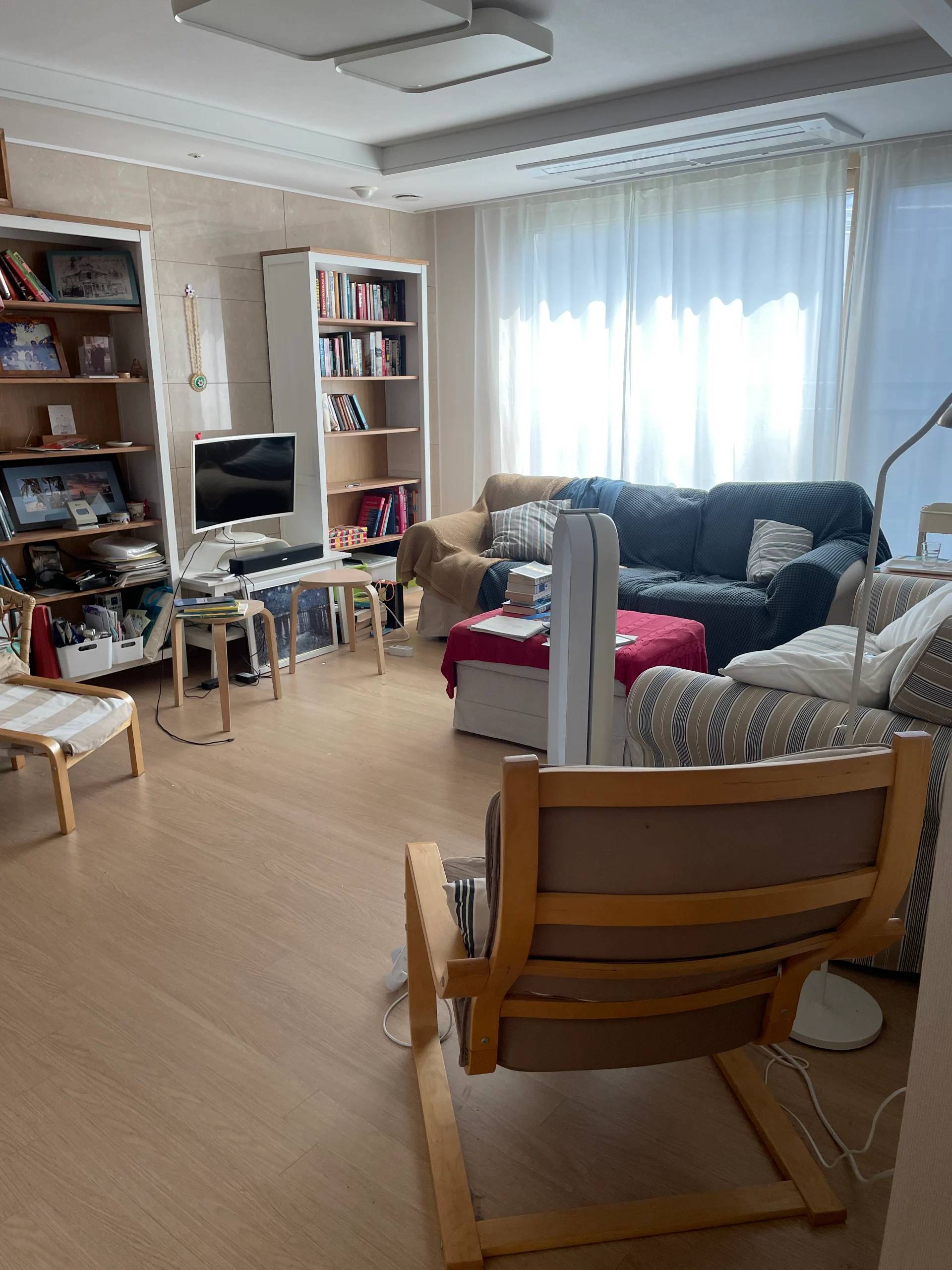 A Cozy 3-bedroom Apartment in a Big Apt Complex - photo 2