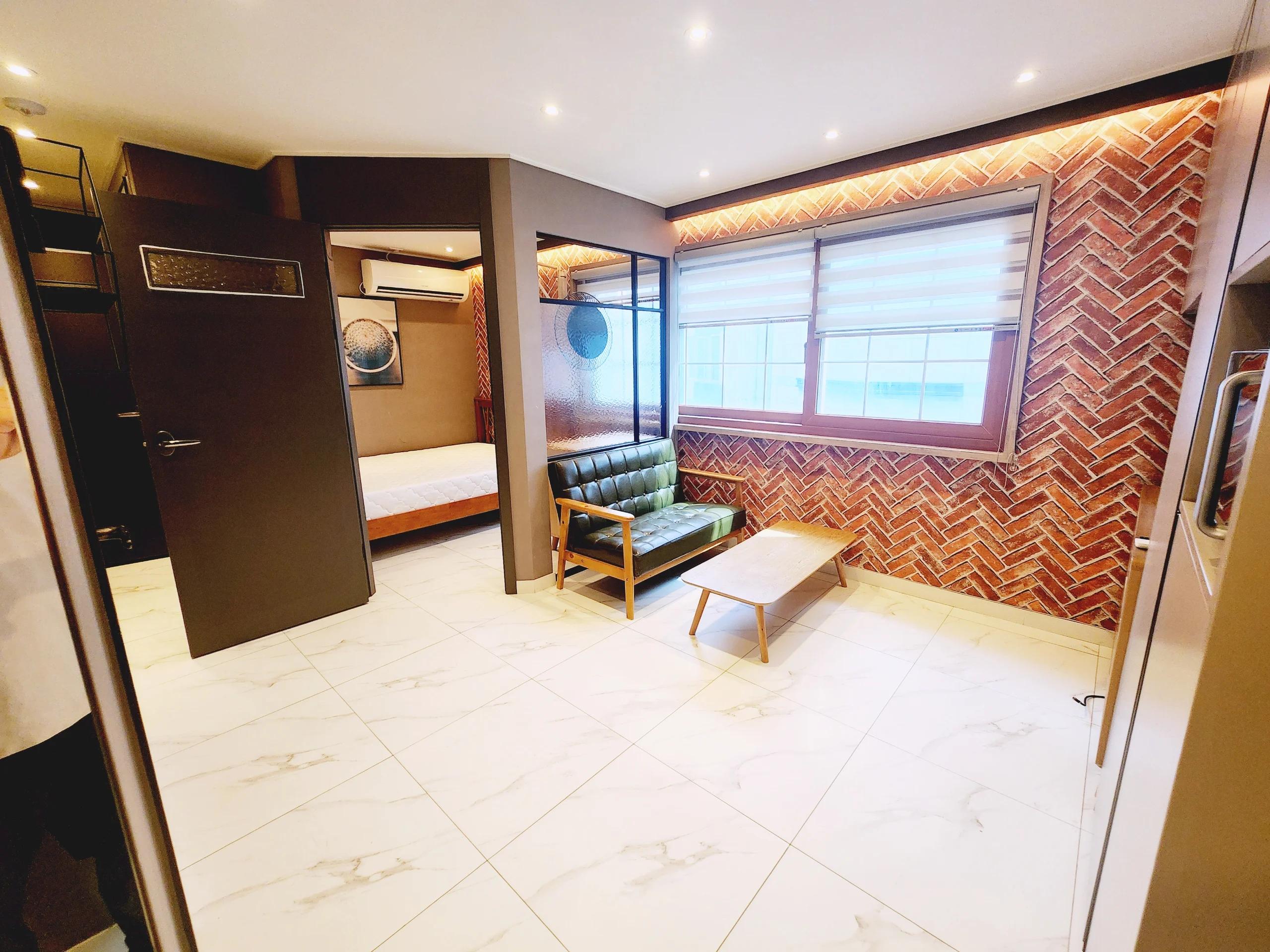 Small deposit and all furnished house in Seoul