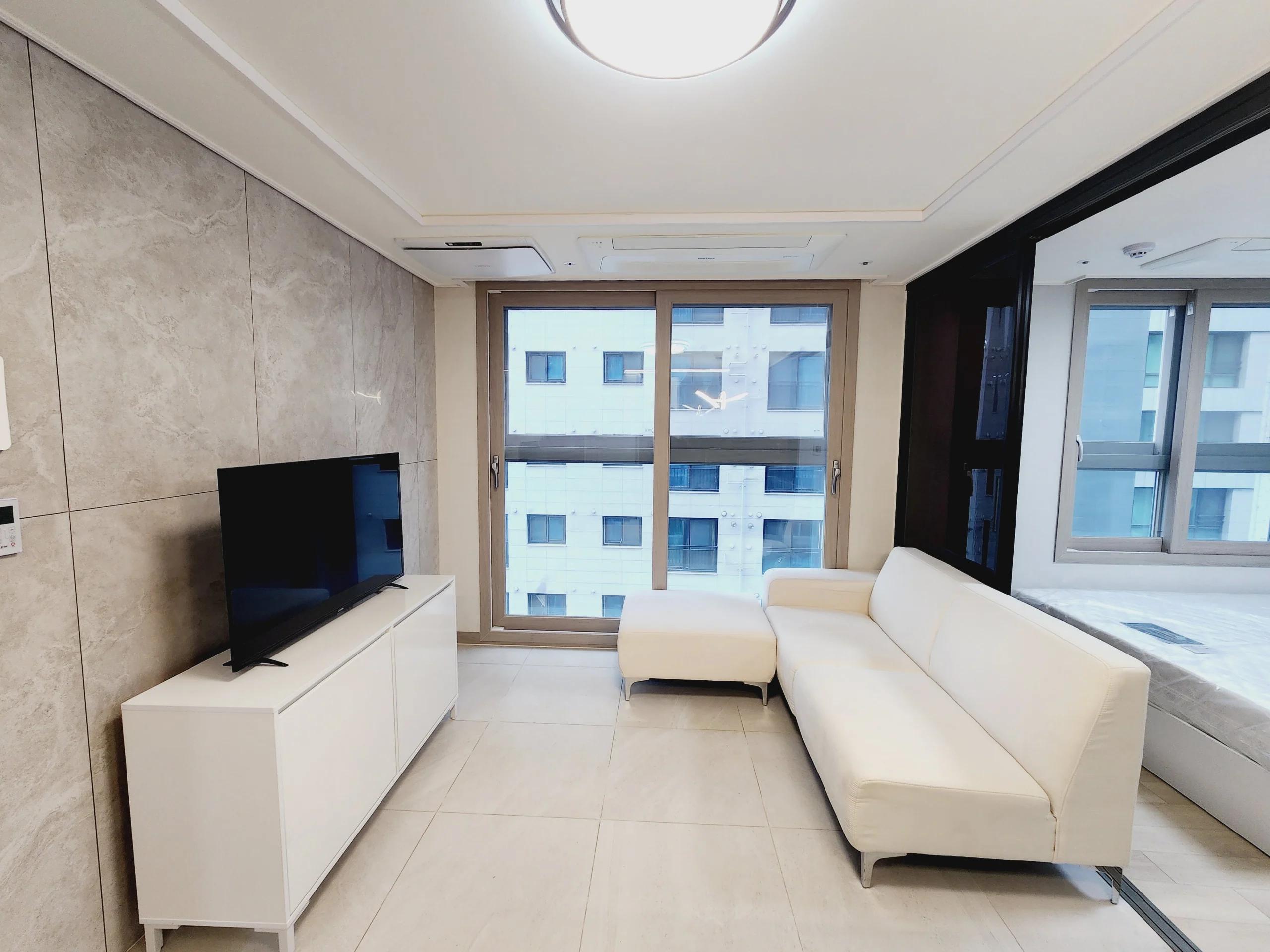 Small deposit and all furnished house in Seoul 2
