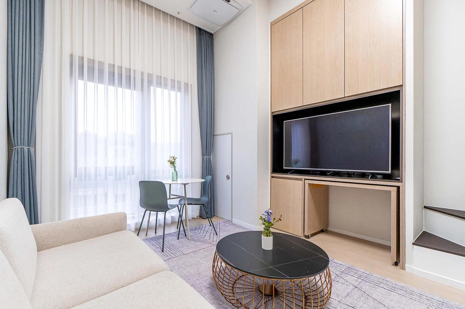 Small deposit and all furnished house in Seoul