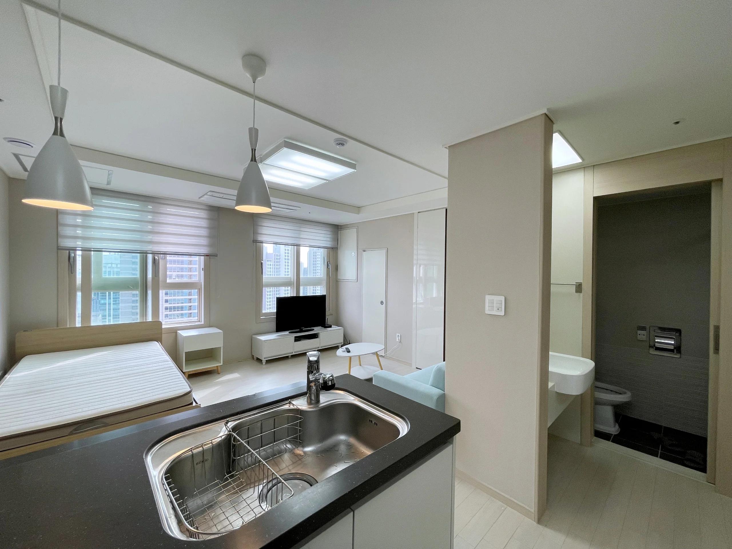 Small deposit and all furnished house in Seoul 2