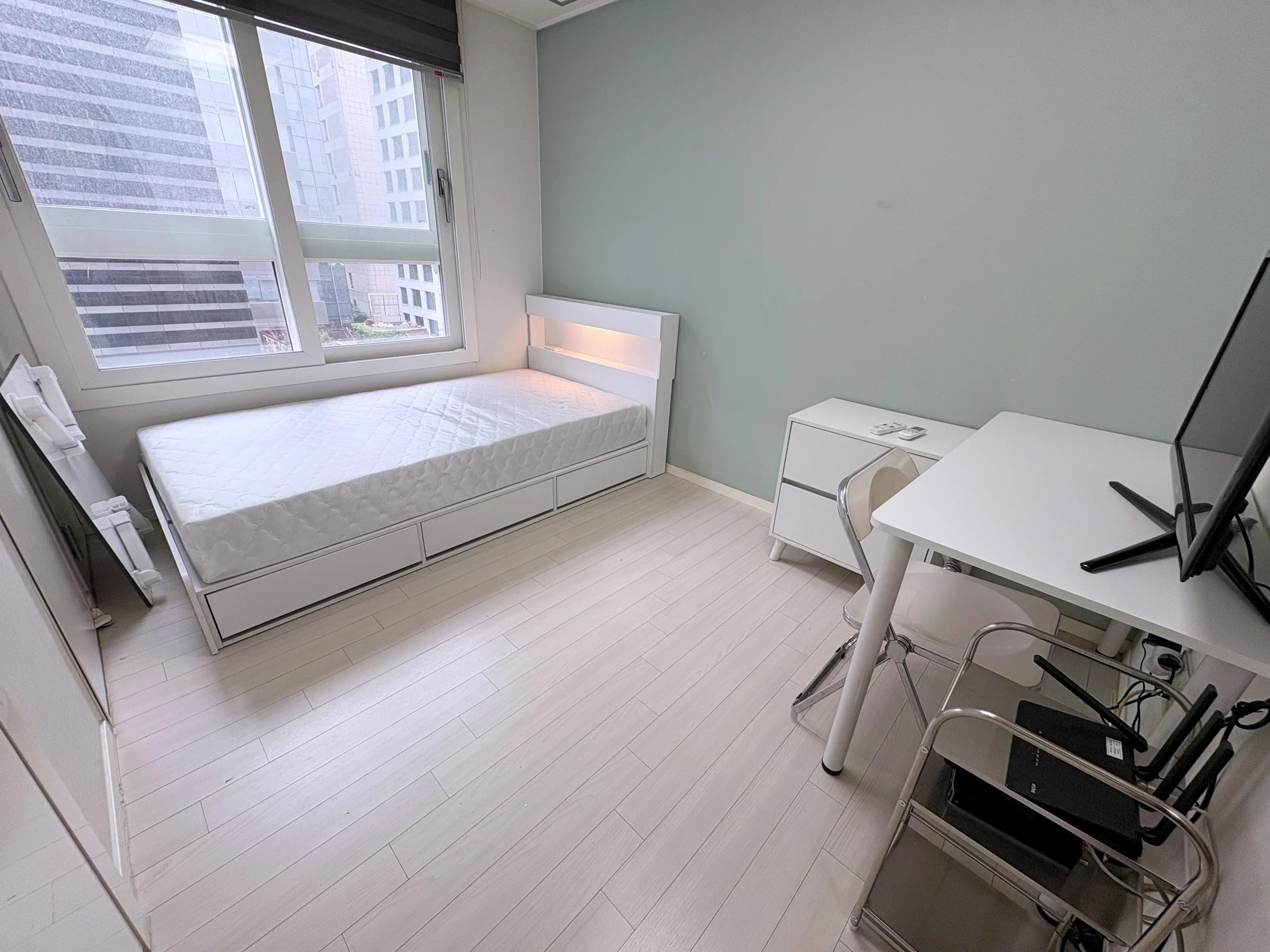Small deposit and all furnished house in Seoul