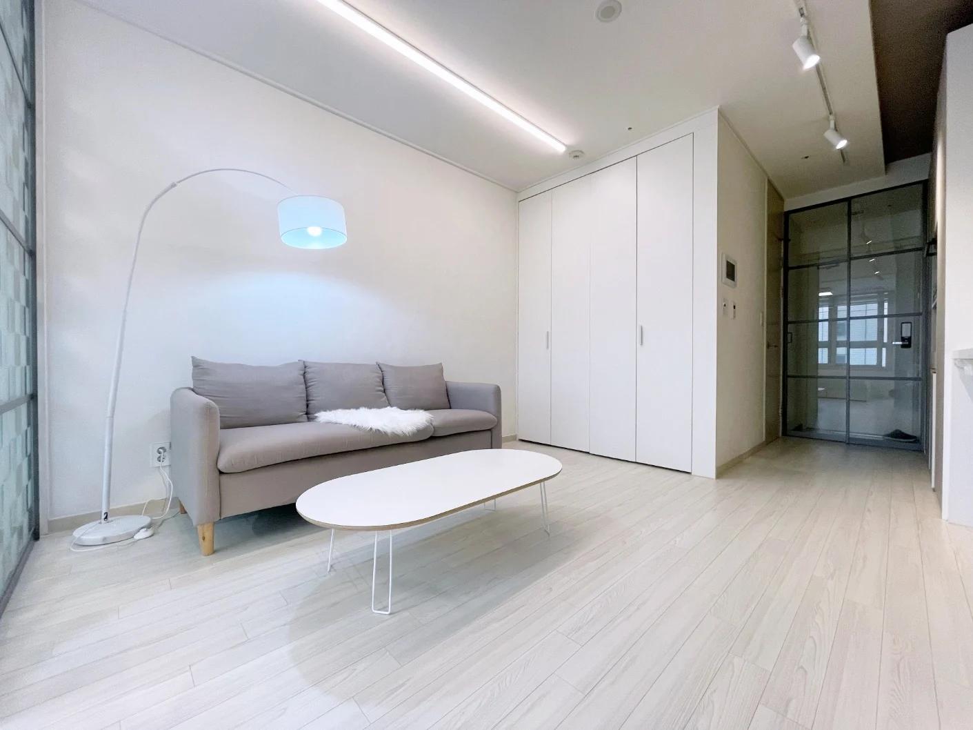 Small deposit and all furnished house in Seoul