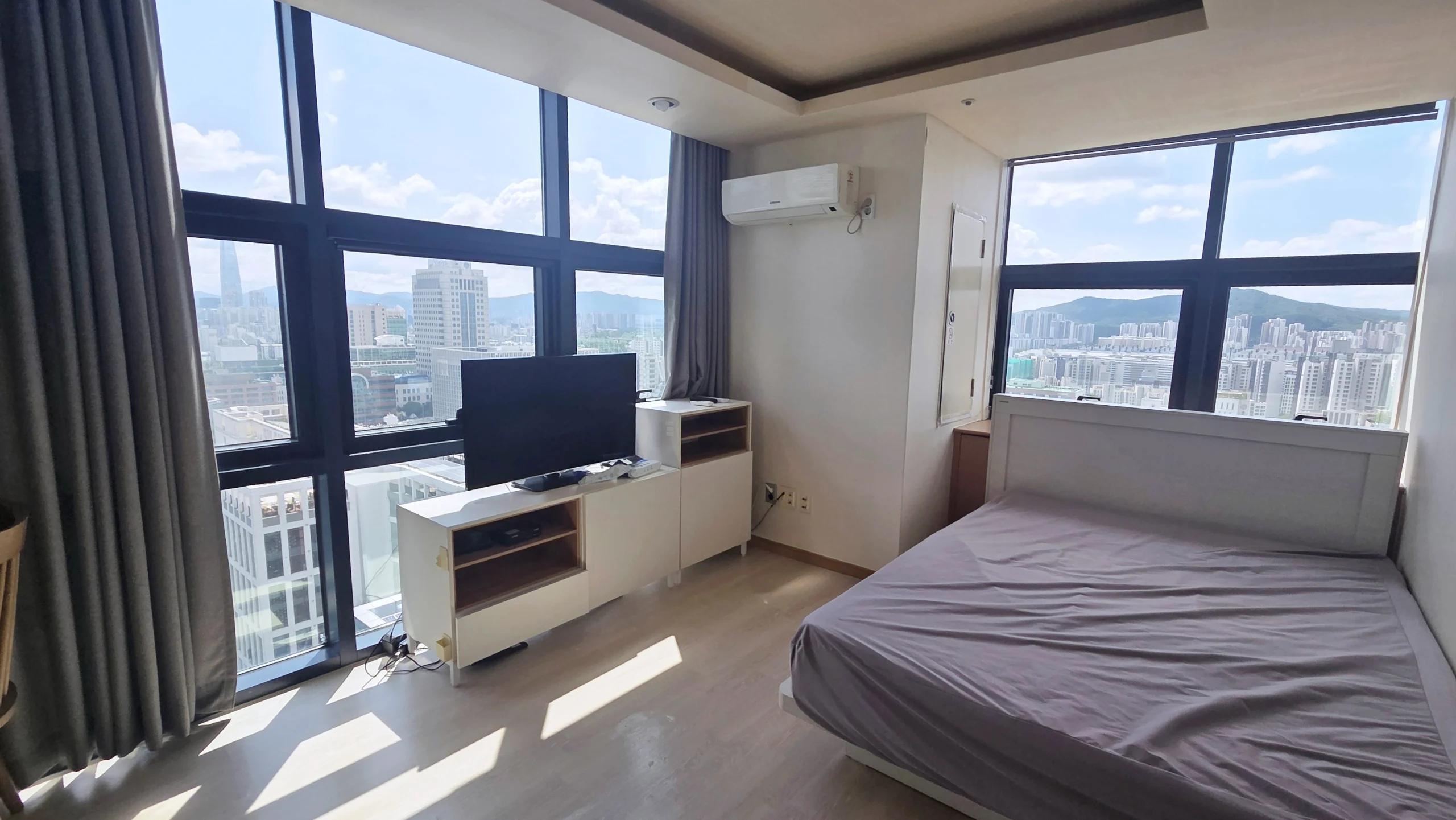 Small deposit and all furnished house in Seoul