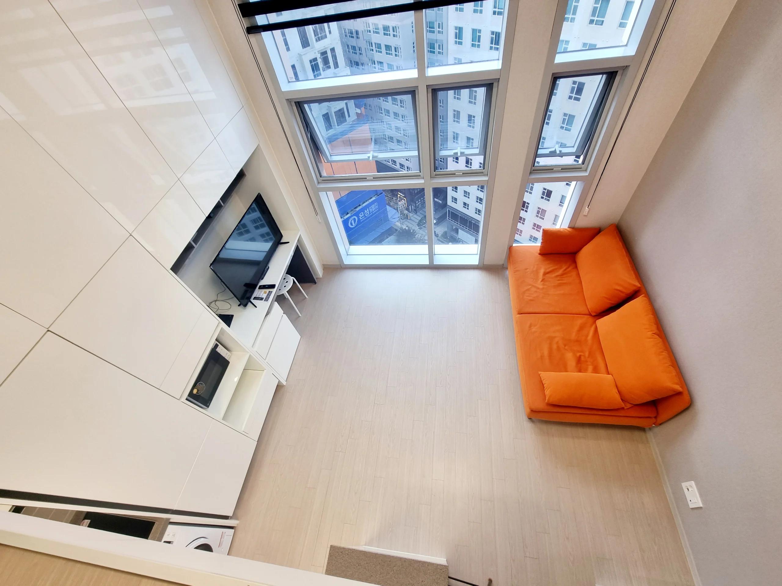 Small deposit and all furnished house in Seoul
